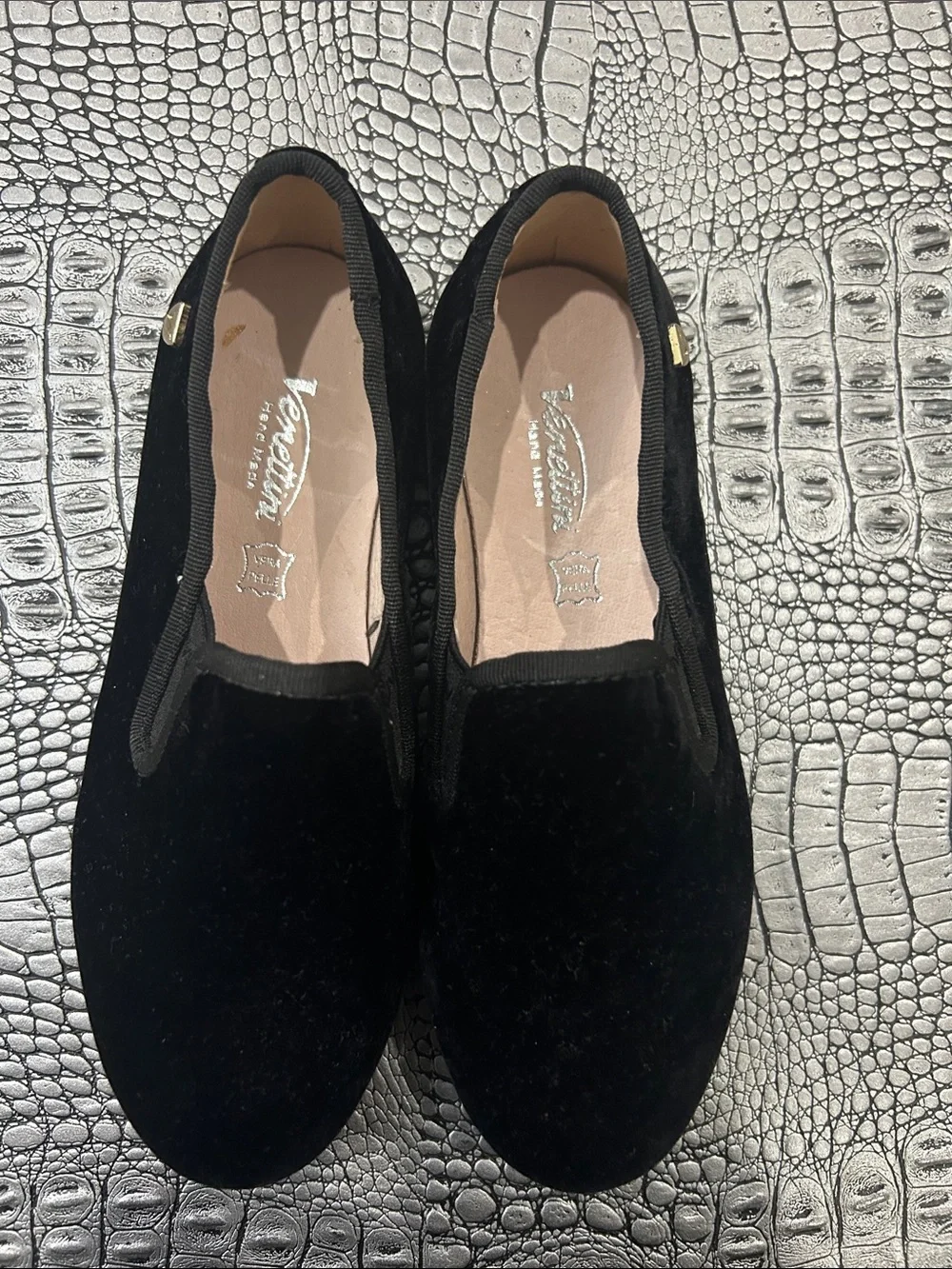 Venettini Velvet Slip-On Loafers with Gold Accent kids size eu 29 BRAND NEW